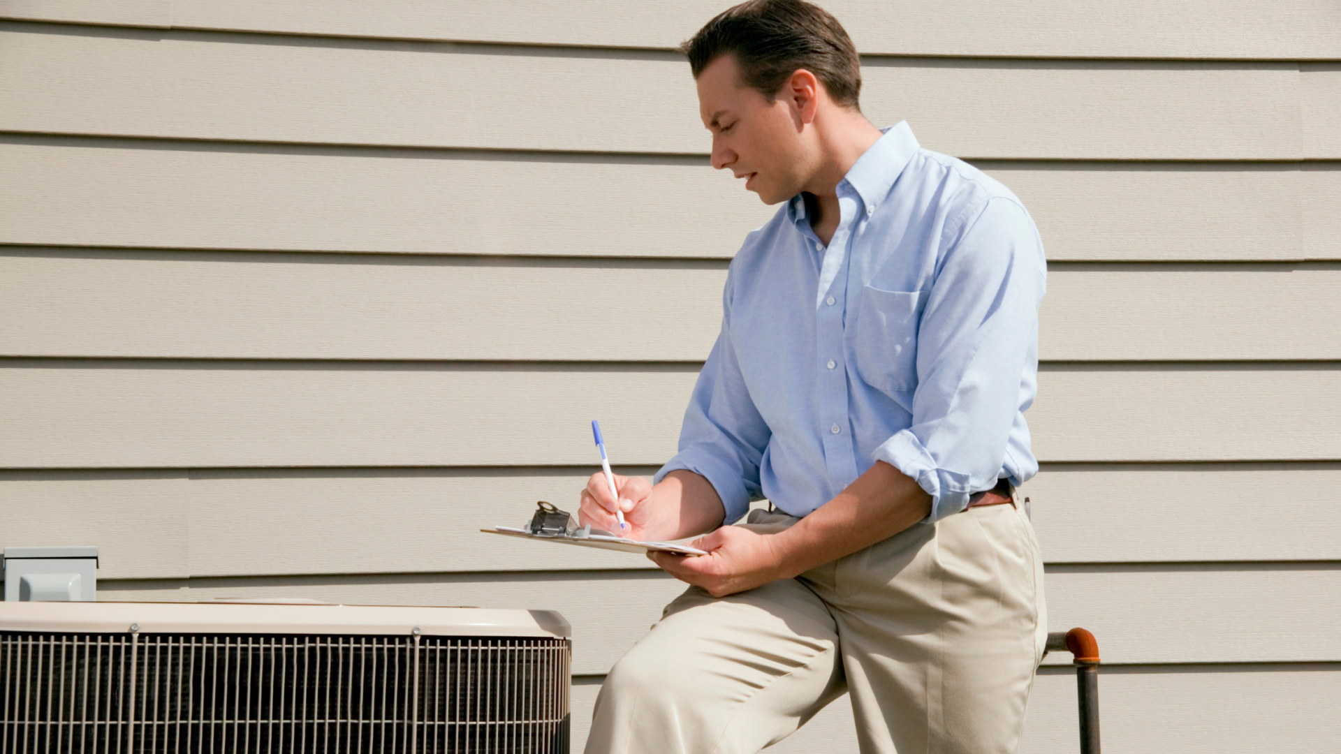 Cannondale professional conducting an energy assessment outside a home for generator installation.