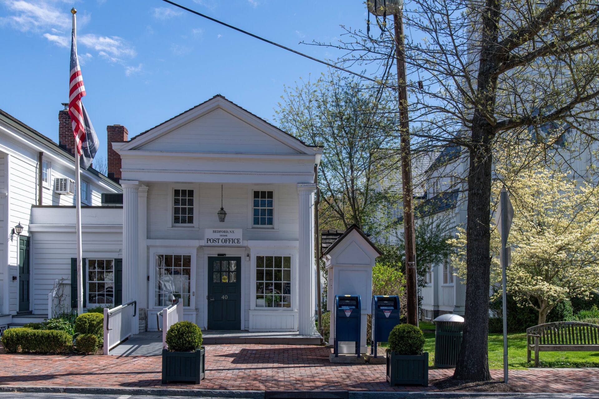 Bedford,,Ny,,Usa-may,2022;,View,From,The,Village,Green,Towards